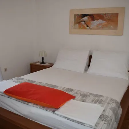Vila Jelena - For 6 To 8 Persons In Sv Filip I Jakov Appartement *