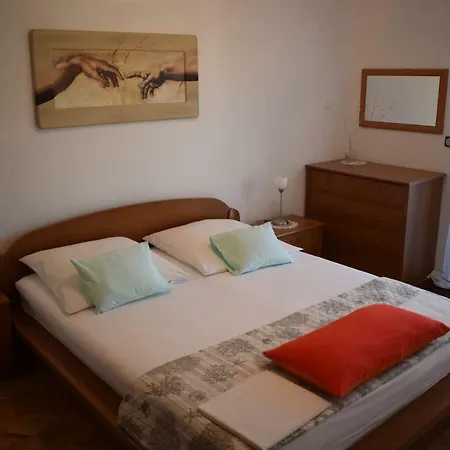 Apartment Vila Jelena - For 6 To 8 Persons In Sv Filip I Jakov