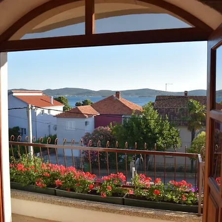 Apartment Vila Jelena - For 6 To 8 Persons In Sv Filip I Jakov