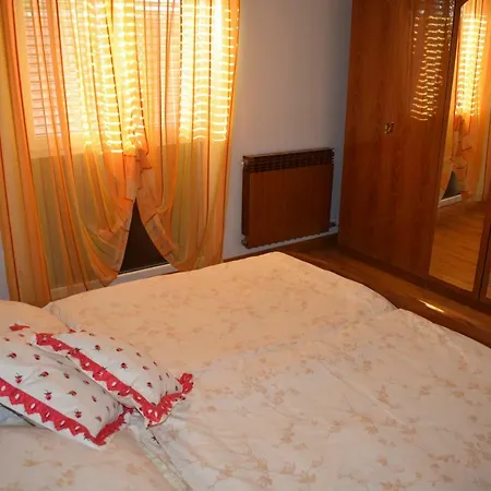 Apartment Vila Jelena - For 6 To 8 Persons In Sv Filip I Jakov